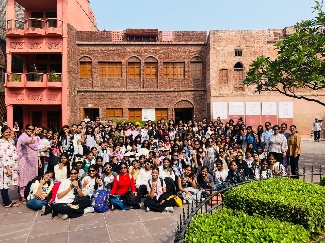 TOUR OCTOBER 2025 - 2026